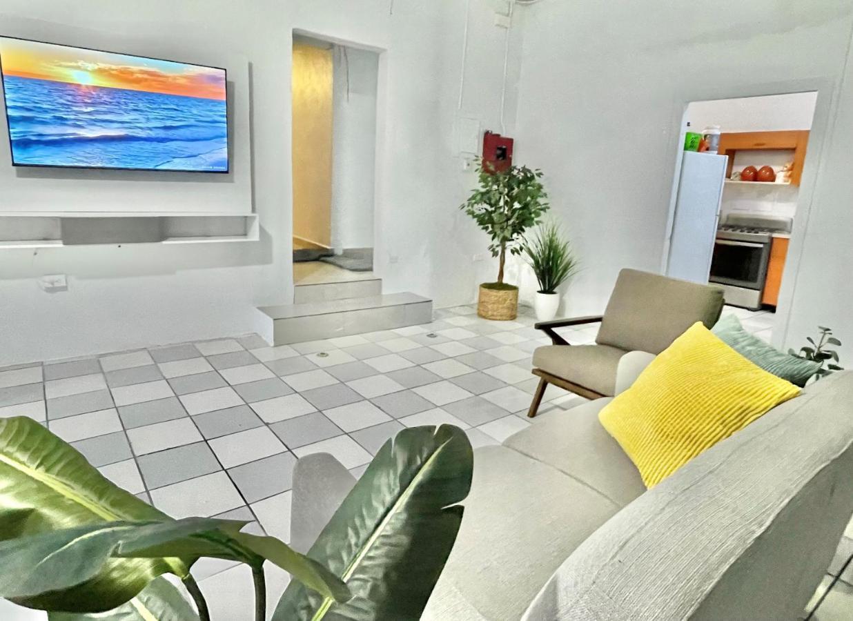 Oasis Hostal *